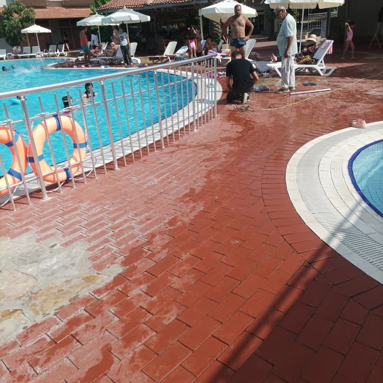Havuzda Tehlikeli Tadilat Ve Hijyen Sorunları Yaşadık
