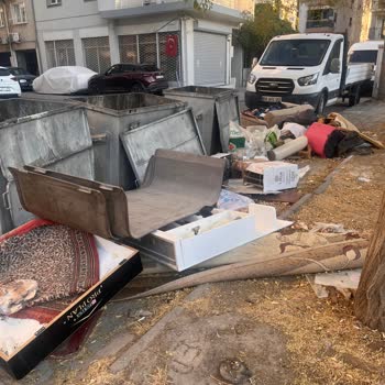 Karşıyaka Goncalar Ve Nergis Mahallelerinde Süregelen Temizlik Sorunları ve Yetersiz Çöp Toplama