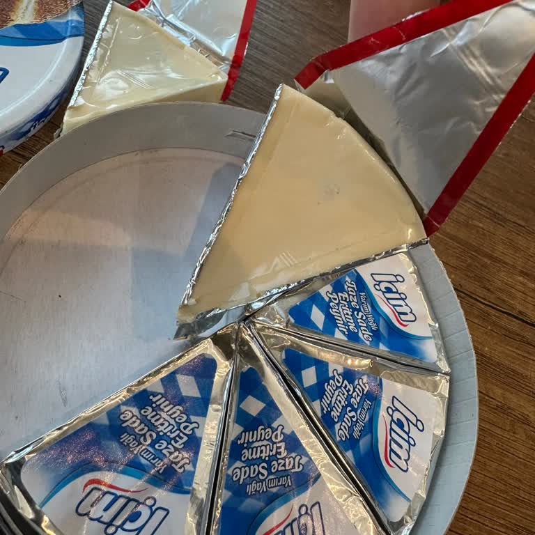 Son Kullanma Tarihi Geçmemiş Üçgen Peynir Küflü Çıktı!