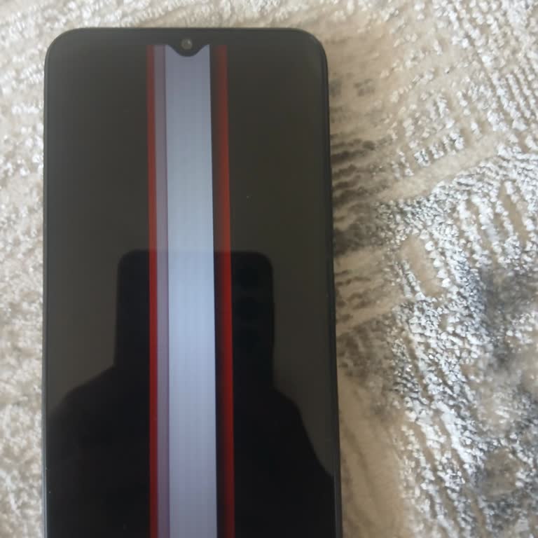 Teslim Alınan Yeni Telefonun Ekranında Çizgiler Çıkıyor, Değişim Talebi