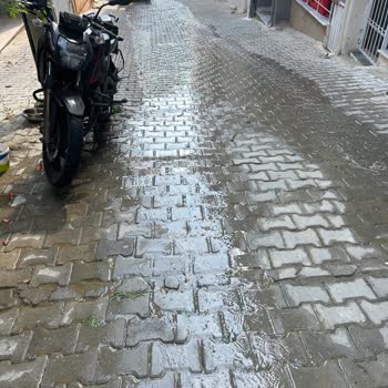 Dört Gündür Süren Su Patlağına TESKİ’den Müdahale Bekliyoruz