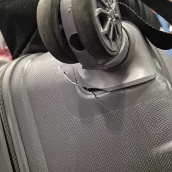 Uçuş Sonrası Hasarlı Valiz Ve Yetersiz Destek