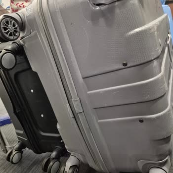 Uçuş Sonrası Hasarlı Valiz Ve Yetersiz Destek