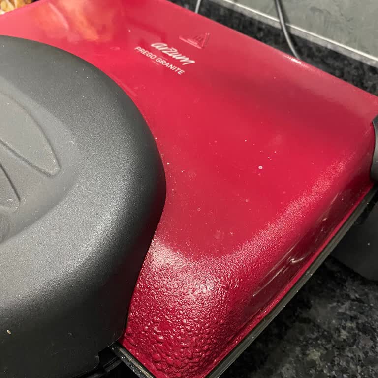 Kısa Sürede Boyası Kabaran Tost Makinesi Hayal Kırıklığı Yarattı