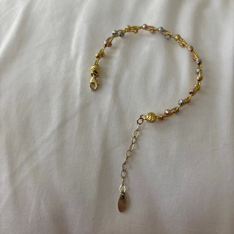 Afetya Gümüş Bileklik Üç Gün Takılması Sonucu Rengi Sarıdan Gümüş Rengine Döndü!