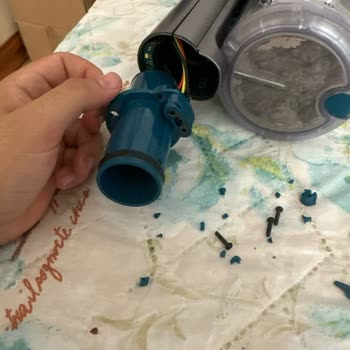 Yeni Philips Aqua Trio 8000 Süpürgemin Başlığı Kırıldı, Kullanamıyorum