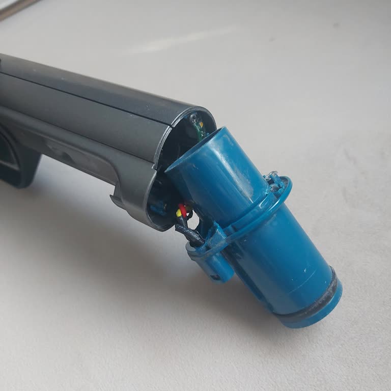 Yeni Alınan Philips Süpürgenin Başlığı Kırıldı, Müşteri Hizmetleri Çözüm Sunmadı