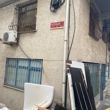 Şişli’de Temizlik Hizmeti Aksıyor, Sokaklar Çöplerle Dolu