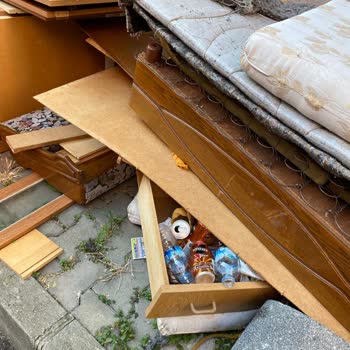 Şişli’de Temizlik Hizmeti Aksıyor, Sokaklar Çöplerle Dolu