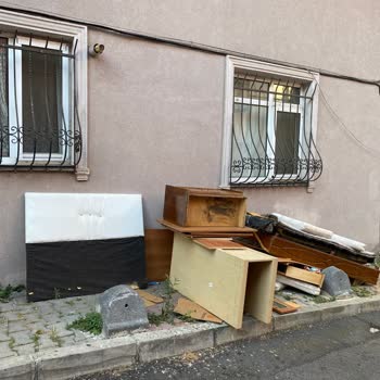 Şişli’de Temizlik Hizmeti Aksıyor, Sokaklar Çöplerle Dolu