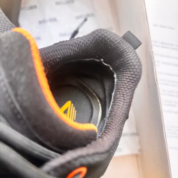 Yeni Alınan Ayakkabı Çorapları Boyadı, Çözüm Sunulmadı