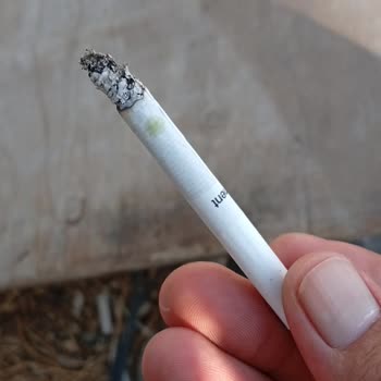 Parliament Sigara Paketlerinde Tekrarlayan Sarı Leke Sorunu Ve Para İadesi Talebi