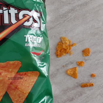 Sert Cips Parçası Ve İlgisiz Müşteri Hizmetleri