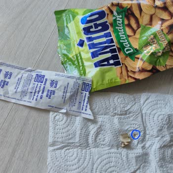 Kapalı Pakette Kurtlu Badem Şoku: Sağlığımız Tehlikede!