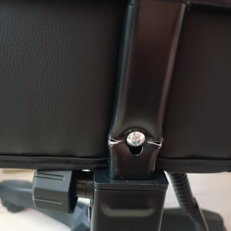 Oyuncu Koltuğunun Bükük T Parçası Ve Müşteri Hizmetlerine Ulaşamama Sorunu