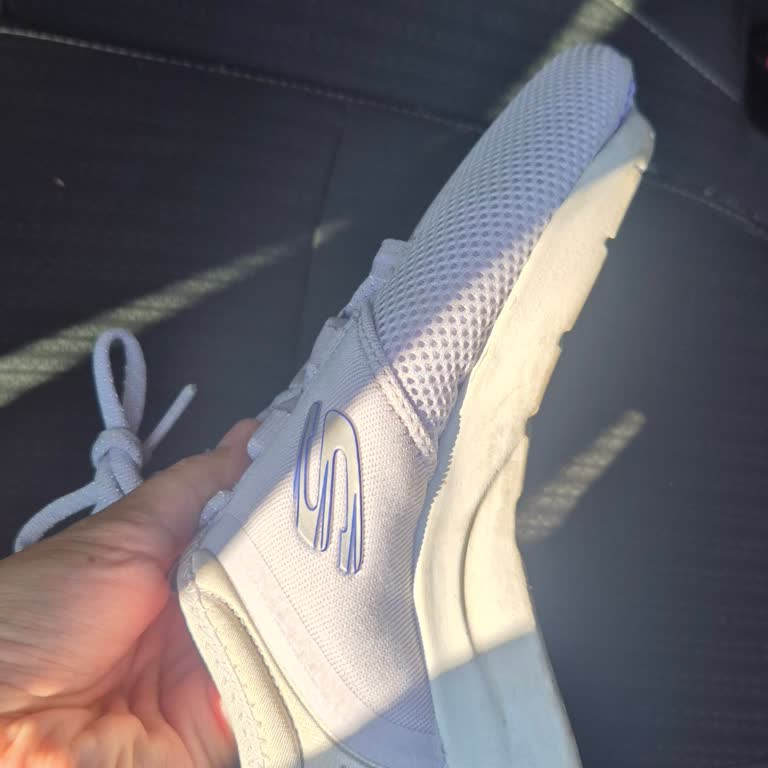 Kısa Sürede Tabanı Eriyen Skechers Ayakkabı İçin Destek Alamadım