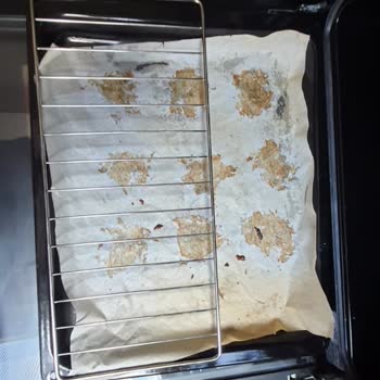 Fırının Eksik Izgara Teli Güvenlik Riski Oluşturuyor, Ücret Talebi Mağdur Ediyor