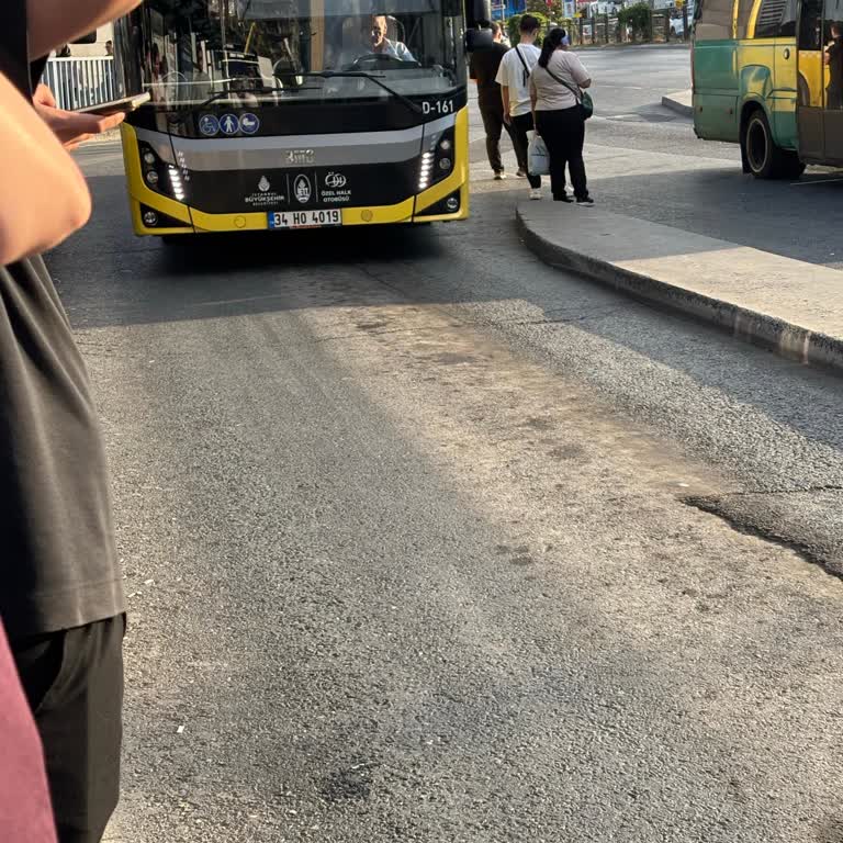 36Z Otobüsünde Uzun Süre Beklemekten Yıldık