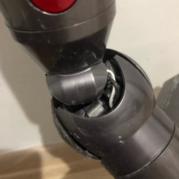Dyson V8 Süpürge Başlığı Kırıldı, Garanti Sonrası Destek Sağlanmadı