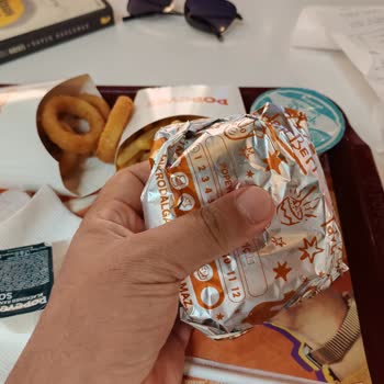 Popeyes Marmara Park Şubesinde Küçük Boyutlu Burger Ve Yetersiz Ürün Deneyimi