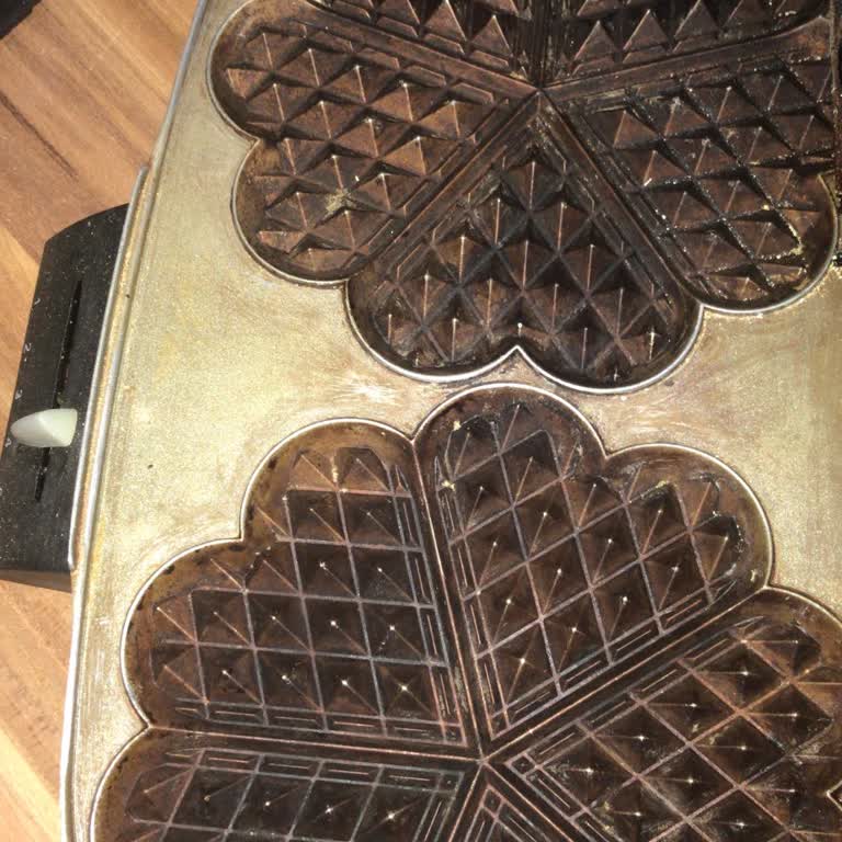 Cloer Waffle Makinesinde Plakalar Hızla Kararıyor Ve Servis Desteği Bulunamıyor