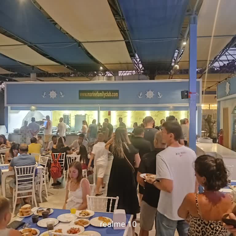 Marine Family Club'da Uzun Yemek Sıraları Ve Yetersiz Hizmet