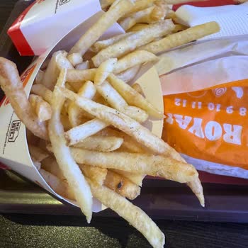 Burger King Korupark Şubesinde Bayat Ve Soğuk Ürünler, Yetersiz Hizmet