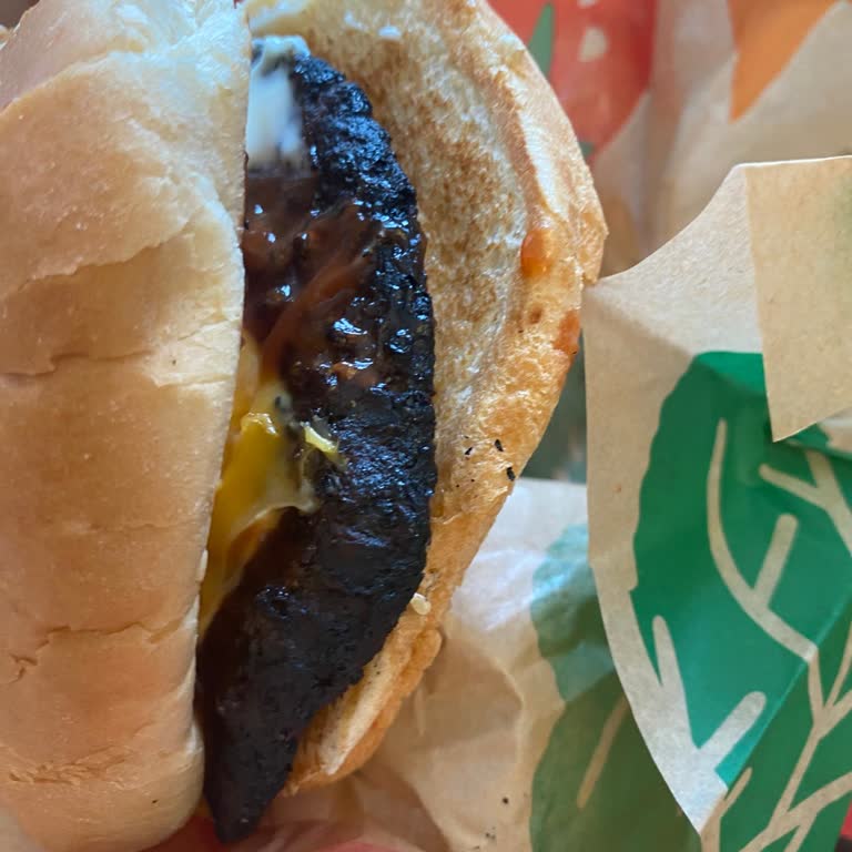 Yanmış Burger, İlgisiz Personel: Büyük Hayal Kırıklığı