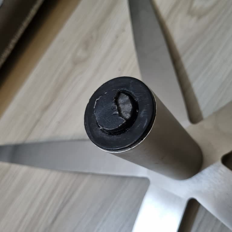 Yanlış Renk Teslimatı Ve Arızalı Koltuk Ayağıyla Süren Mağduriyet