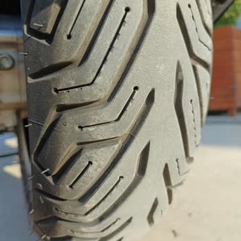 Kısa Sürede Çatlayan Lastik Güvenliğimi Tehlikeye Atıyor!