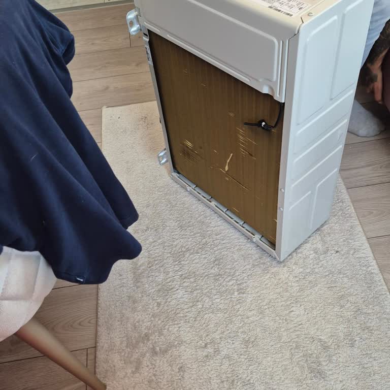 Yeni Alınan Klimada Çizik Ve Kötü Koku Sorunu, Servisten Yanıt Bekleniyor