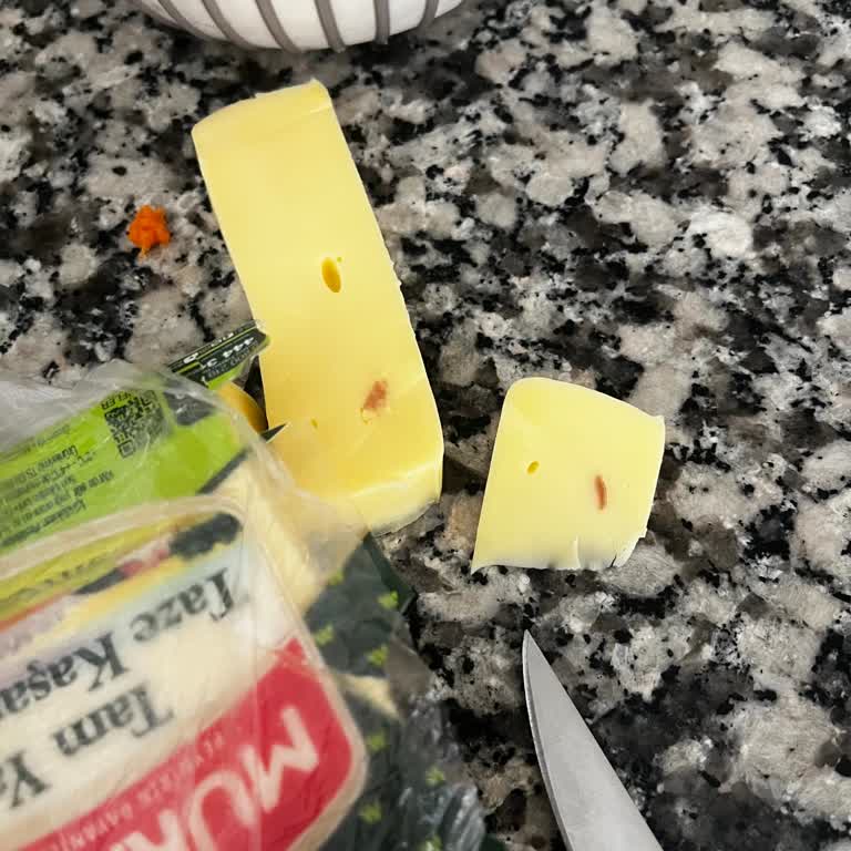 Muratbey Kaşar Peynirinde Yabancı Maddeyle Karşılaştım Mağduriyetimin Giderilmesini İstiyorum