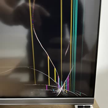 Teslimat Ve Kurulum Sırasında Televizyonumun Zarar Görmesi Ve Mağduriyetimin Giderilmemesi