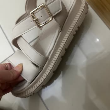 Kısa Sürede Açılan Sandaletin Garanti Sürecinde Bilgi Eksikliği Ve Çözüm Sağlanmaması