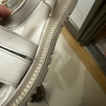 Kısa Sürede Açılan Sandaletin Garanti Sürecinde Bilgi Eksikliği Ve Çözüm Sağlanmaması