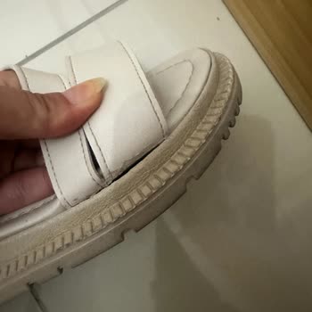 Kısa Sürede Açılan Sandaletin Garanti Sürecinde Bilgi Eksikliği Ve Çözüm Sağlanmaması