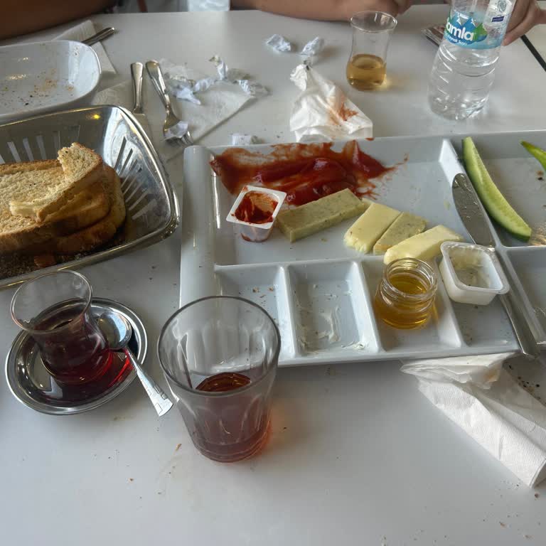 Kahvaltıda Geç Gelen Siparişler Ve Hijyen Sorunları Hayal Kırıklığı Yarattı