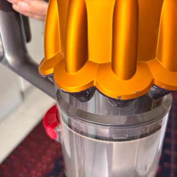 Dyson V12 Süpürgede Boya Dökülmesi Ve Çekim Gücü Sorunu Çözülmüyor