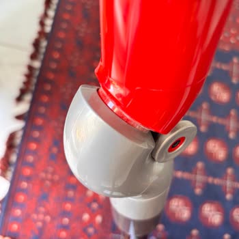 Dyson V12 Süpürgede Boya Dökülmesi Ve Çekim Gücü Sorunu Çözülmüyor