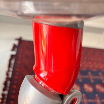 Dyson V12 Süpürgede Boya Dökülmesi Ve Çekim Gücü Sorunu Çözülmüyor