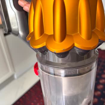 Dyson V12 Süpürgede Boya Dökülmesi Ve Çekim Gücü Sorunu Çözülmüyor