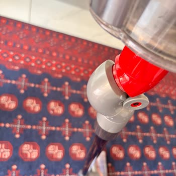 Dyson V12 Süpürgede Boya Dökülmesi Ve Çekim Gücü Sorunu Çözülmüyor