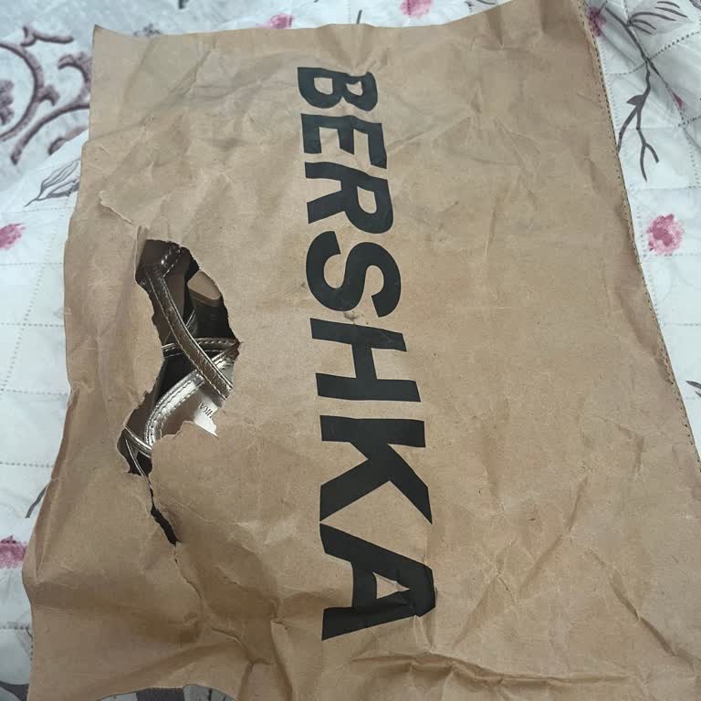 Kargo Poşetinin Açık Teslim Edilmesi Güvenlik Endişesi Yarattı