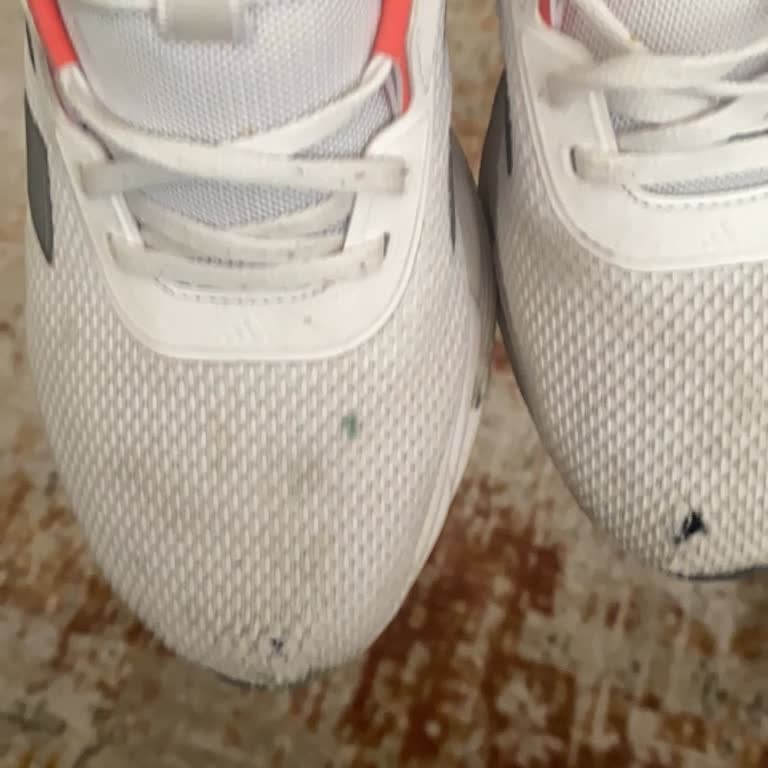 FLO Ayakkabı Garantili Ayakkabının Uçları Delindi, İnceleme Olumsuz Sonuçlandı