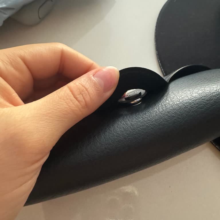 Rayban Gözlük Kılıfı Kısa Sürede Yırtıldı, Trendyol Çözüm Sunmadı