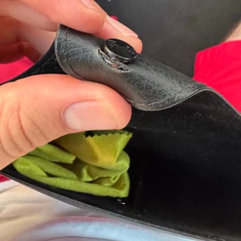 Rayban Gözlük Kılıfı Kısa Sürede Yırtıldı, Trendyol Çözüm Sunmadı