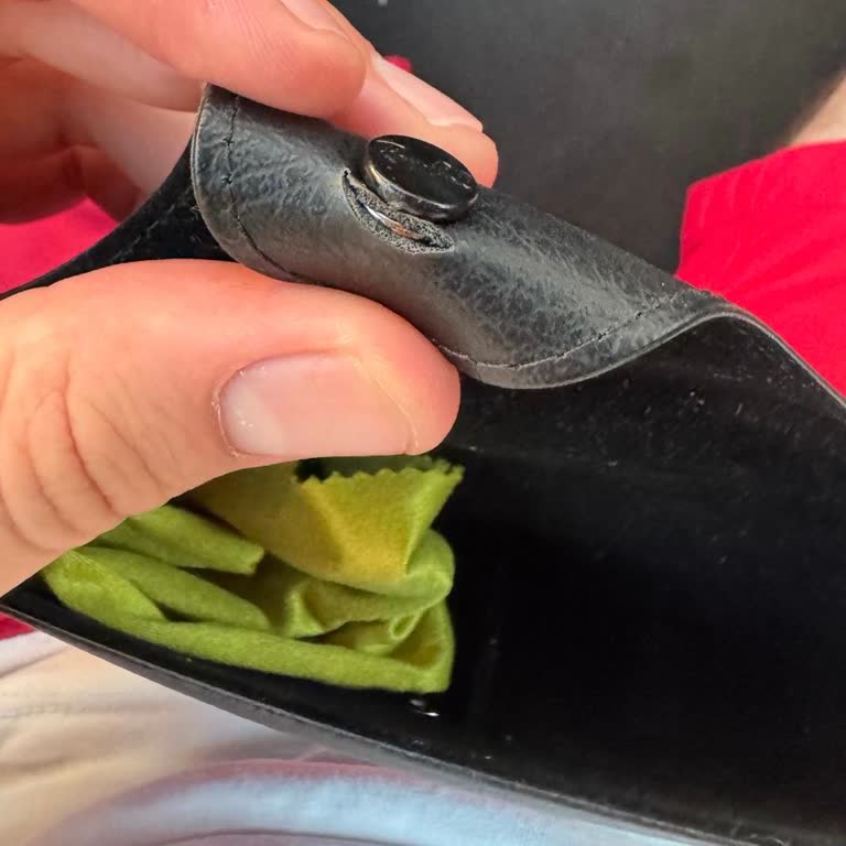 Rayban Gözlük Kılıfı Kısa Sürede Yırtıldı, Trendyol Çözüm Sunmadı