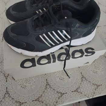 Adidas Spor Ayakkabısında Kısa Sürede Aşınma Ve FLO Mağazasından Yetersiz Destek