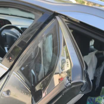 Peugeot 2008 Arka Cam Fitili Ve Kriko Sorunu Kronik Arızaya Çözüm Bulunmuyor