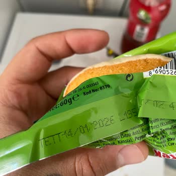 Eti Popkek Limonlu'da Hijyen Şüphesi: Siyah İz Endişesi